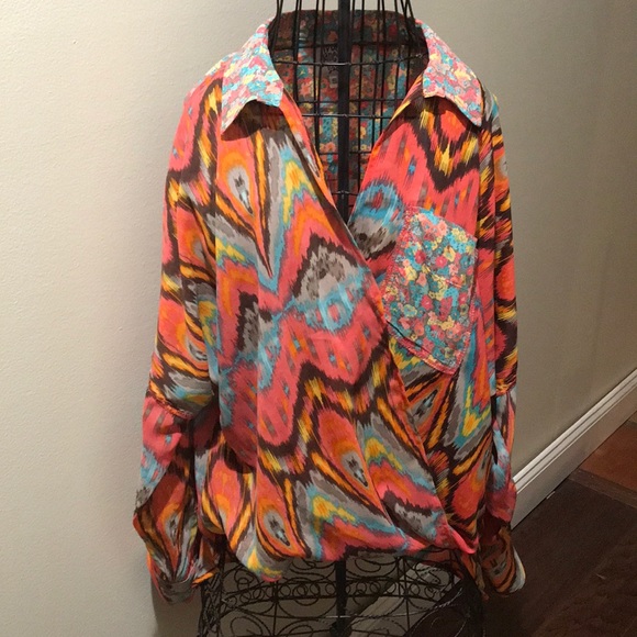 ivy jane Tops - Ivy Jane Size Small Colorful SPRING Top
